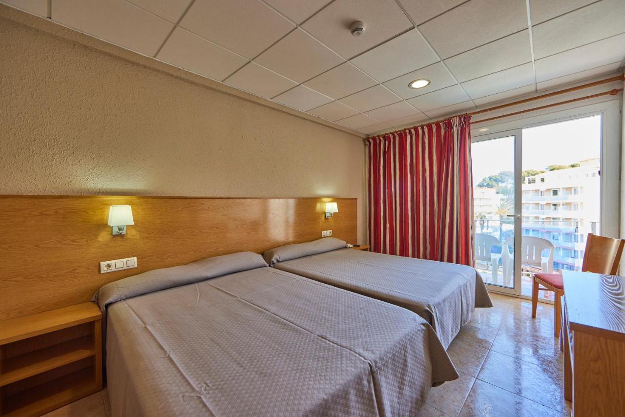 Tweepersoonskamer met 1 of 2 Bedden en Uitzicht op het Zwembad