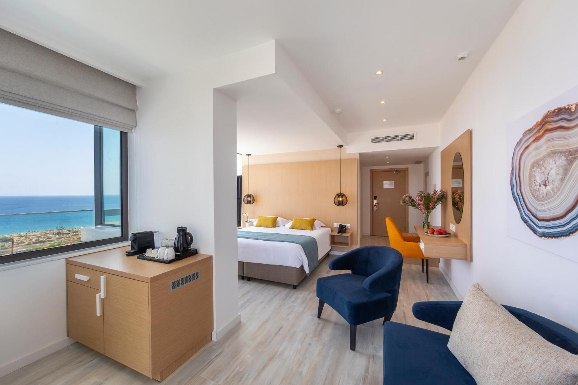 Junior Suite with Sea View & Spa Bath,1714105632:JPEG