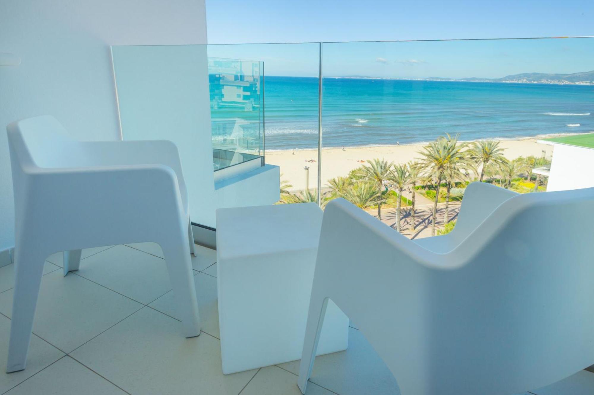 Camera Premium Doppia con Letti Singoli con Balcone e Vista Mare Laterale