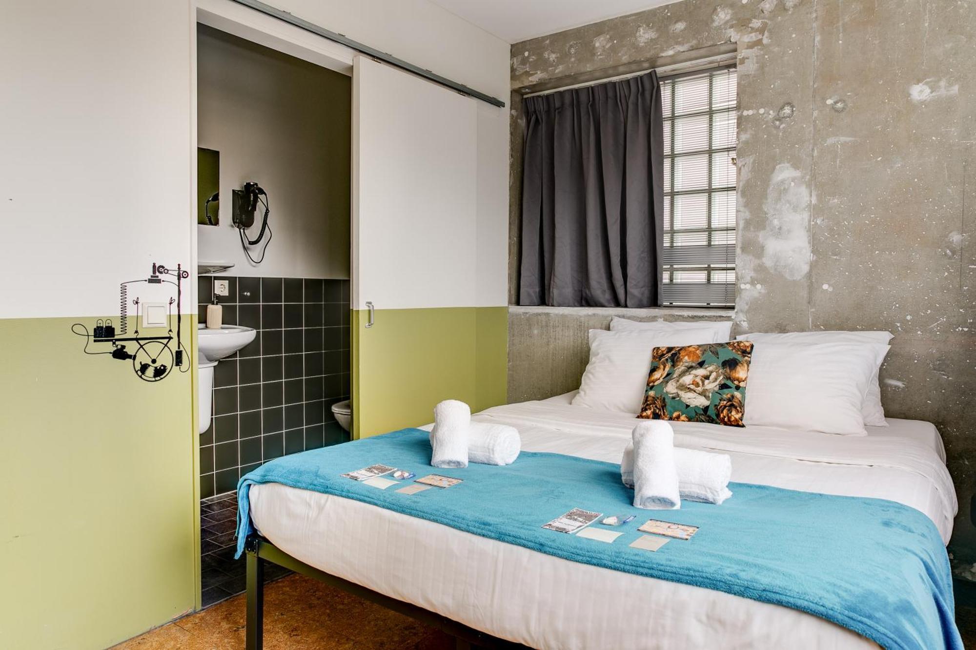 Chambre Double Deluxe avec Salle de Bains Privative - Vue sur Canal