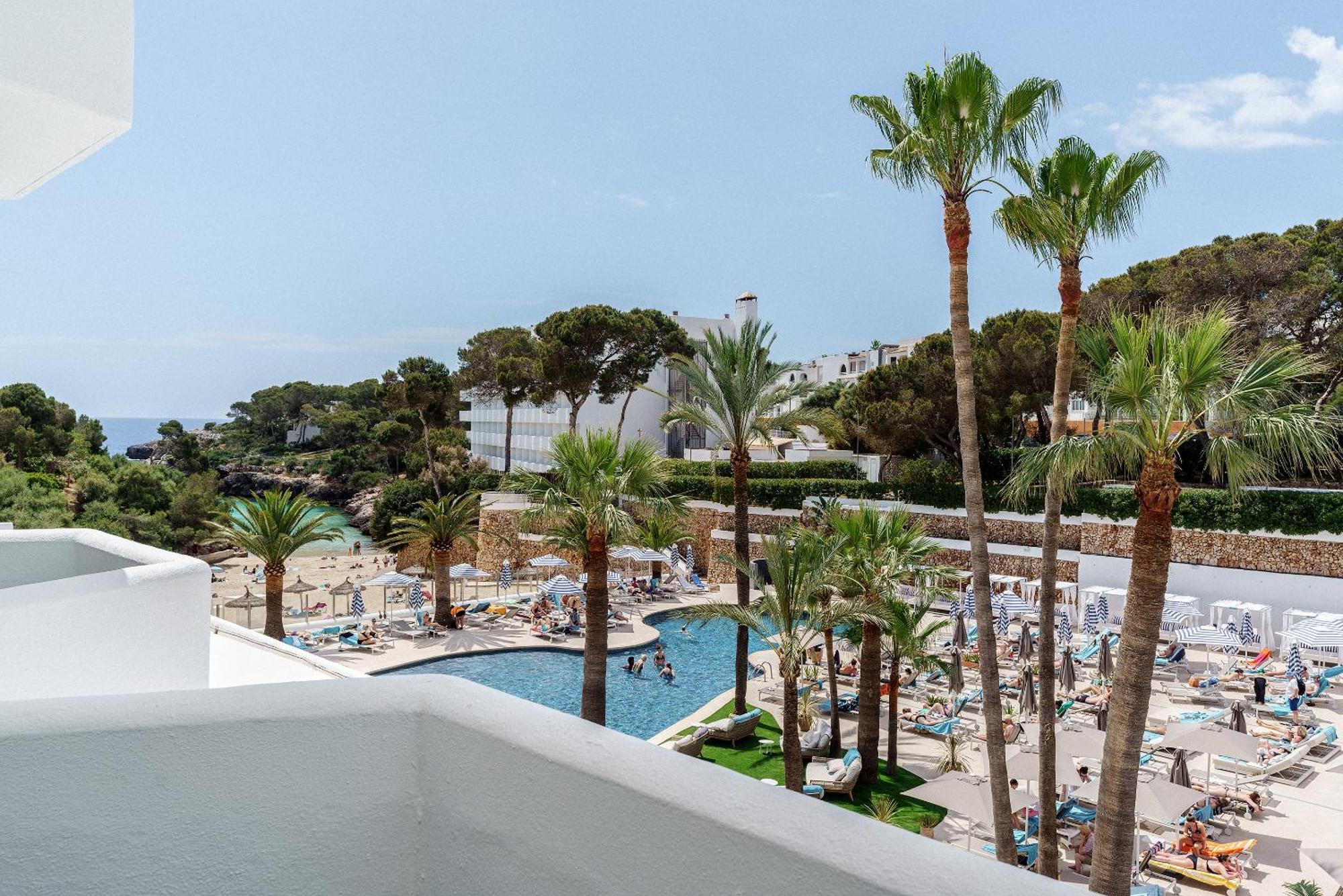 Double Pool View