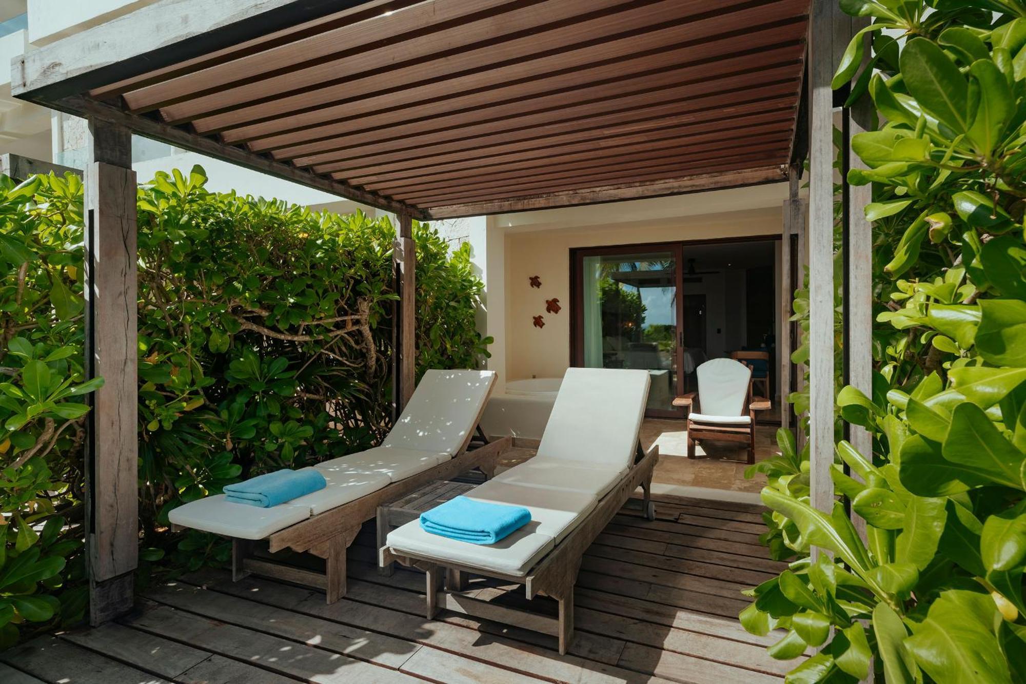 Junior Suite Garden Premium Ocean Front