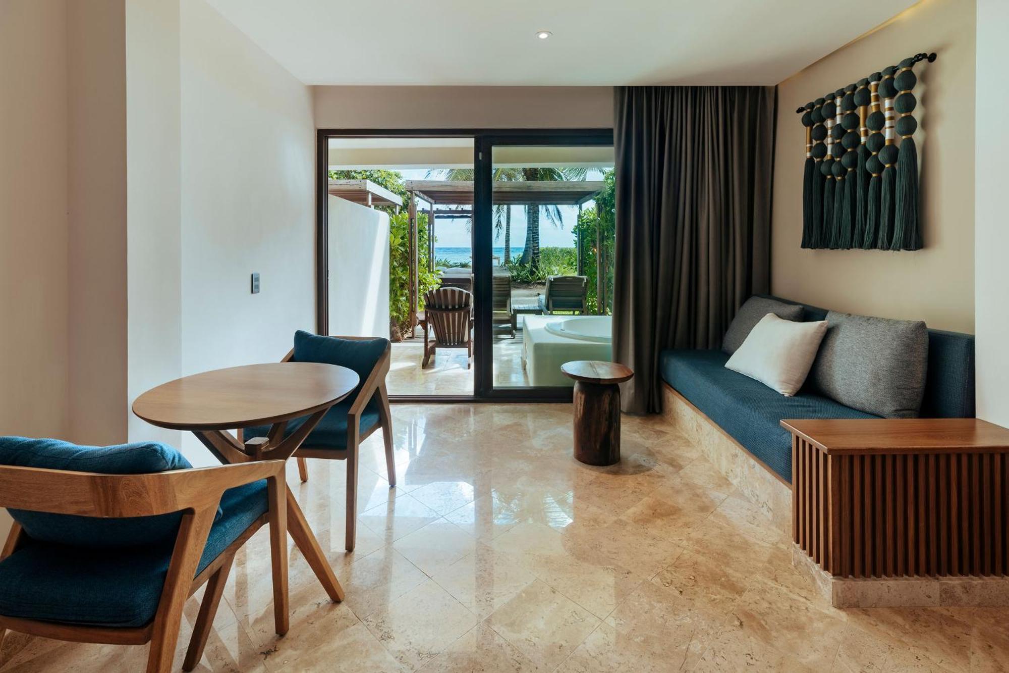 Junior Suite Garden Premium Ocean Front