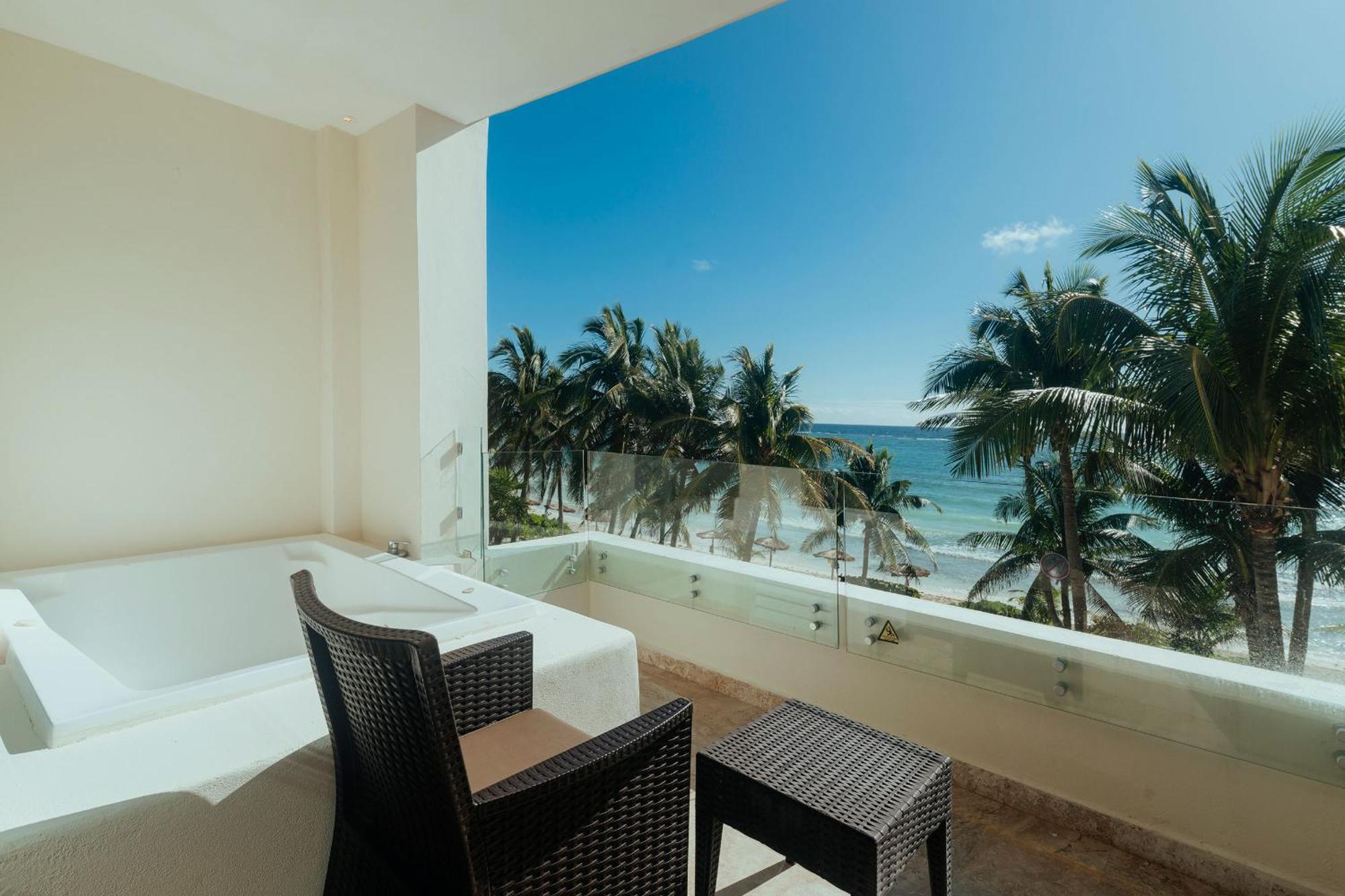 Junior Suite Premium Ocean Front