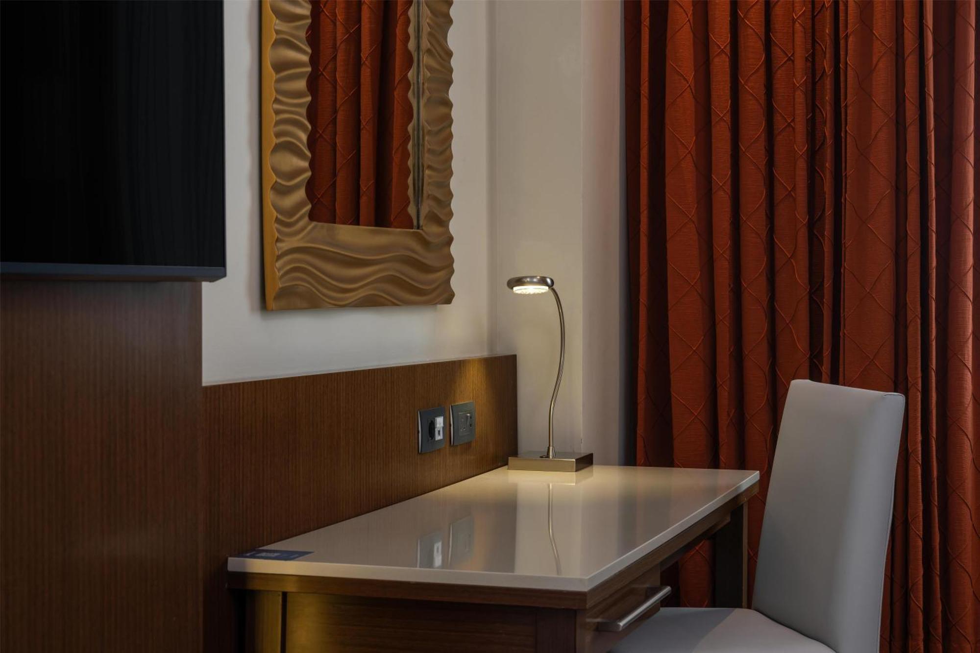 Executive Room Lounge Access