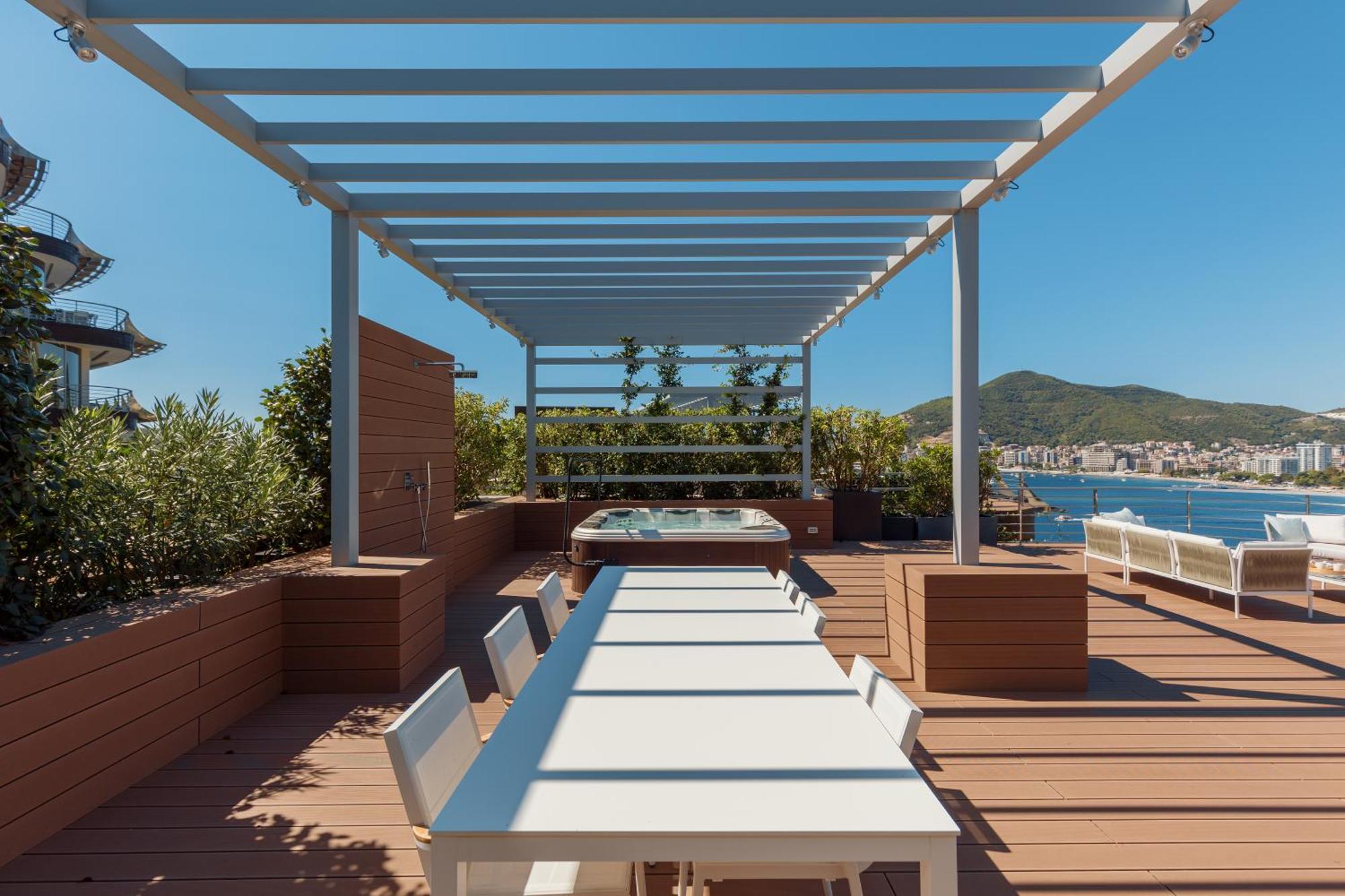 Penthouse Four-Bedroom Apartment Rooftop Terrace Sea View,1765935397:JPEG