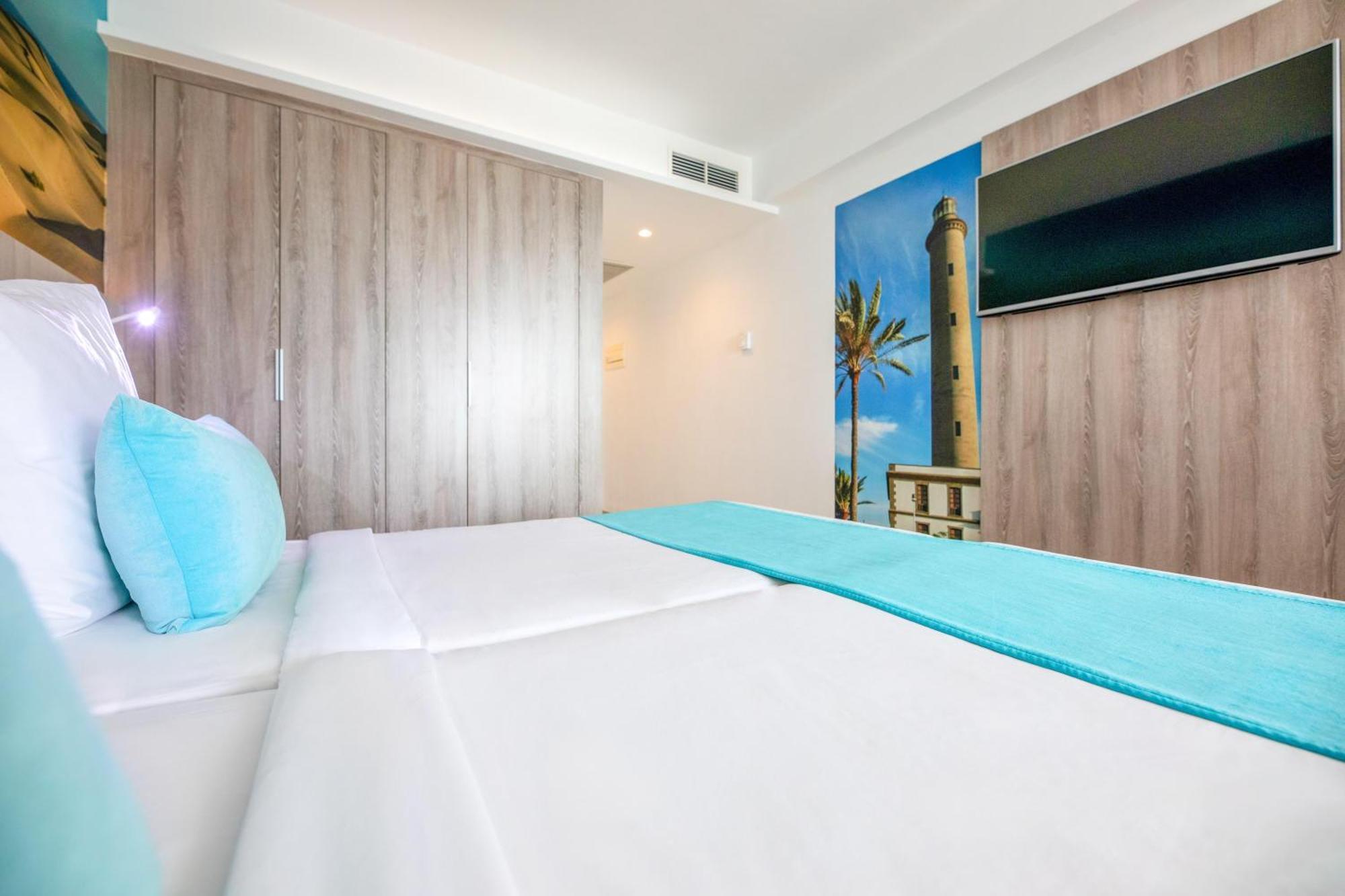Deluxe twin room Partial sea views