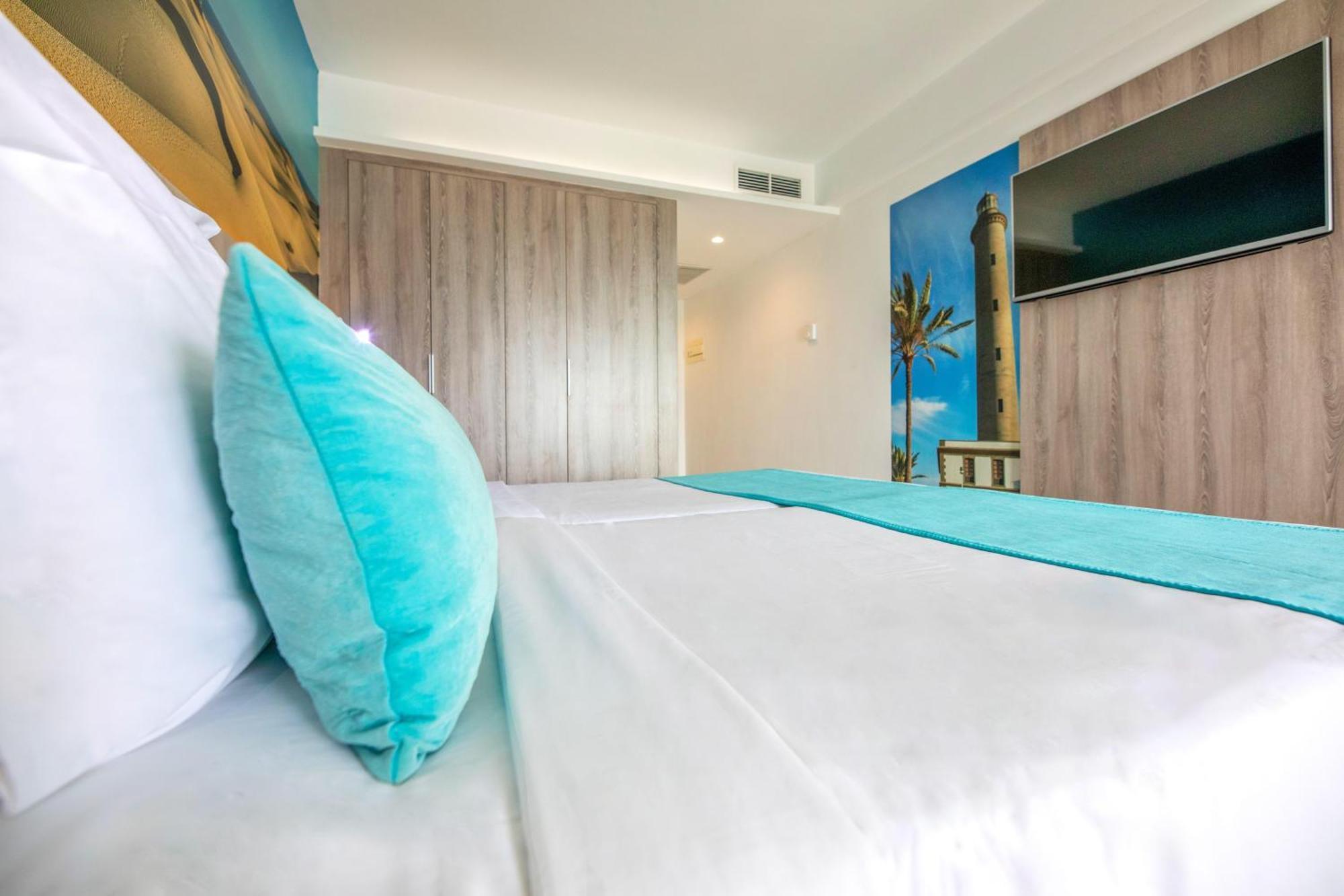 Deluxe twin room Partial sea views