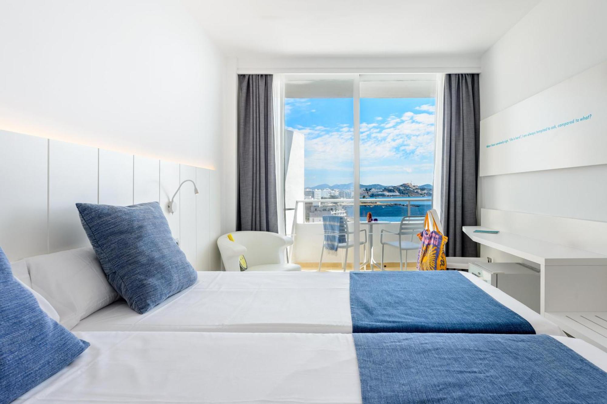 Habitación doble con 2 camas y vistas panorámicas