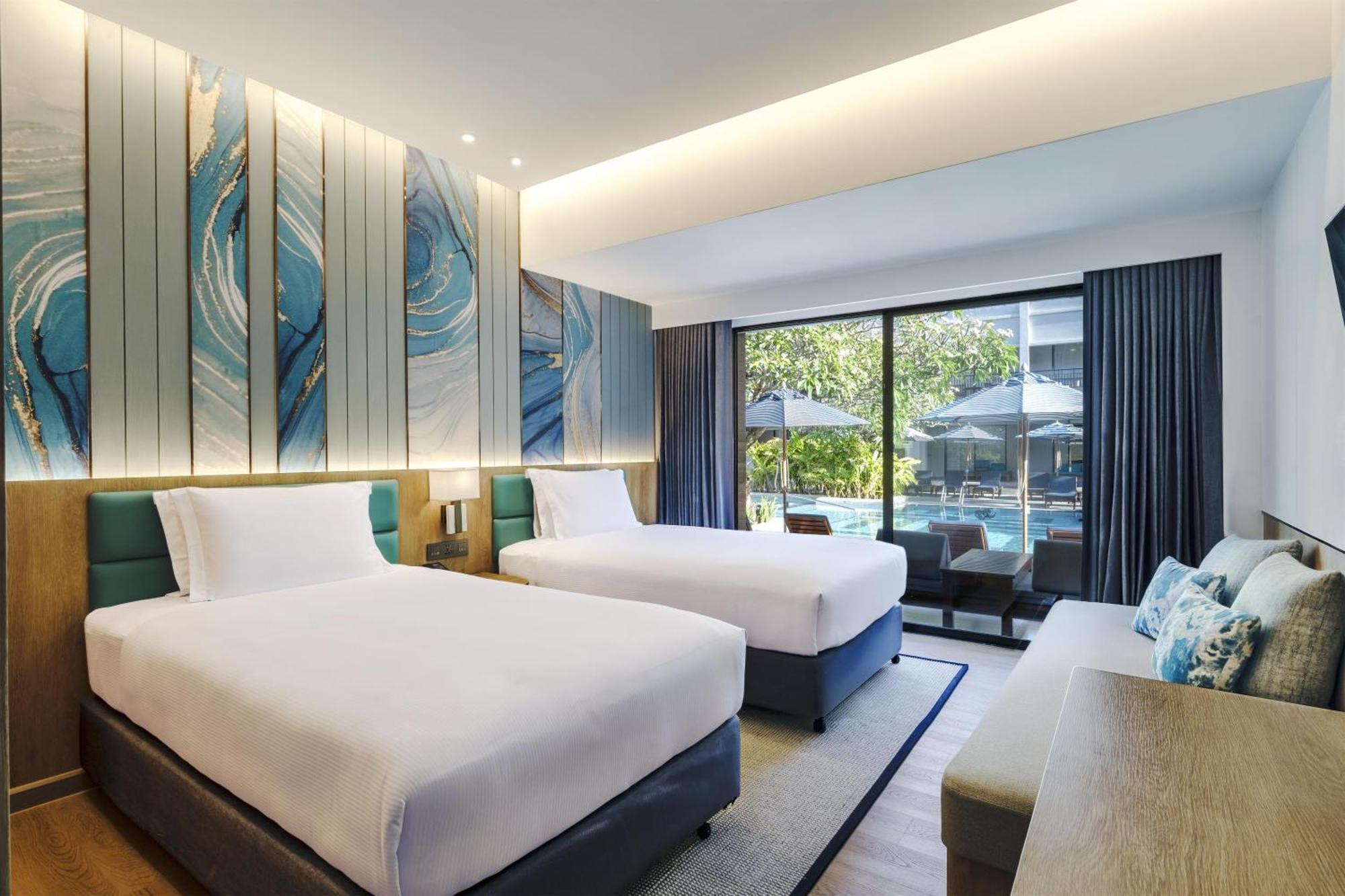 Deluxe Twin Room Pool Side