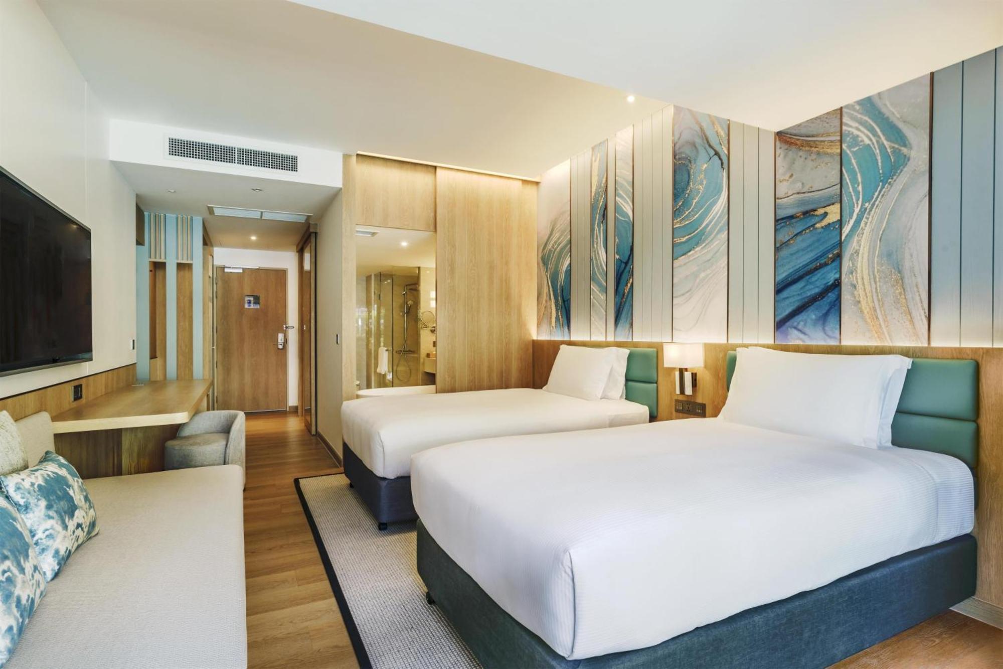 Deluxe Twin Room Pool Side