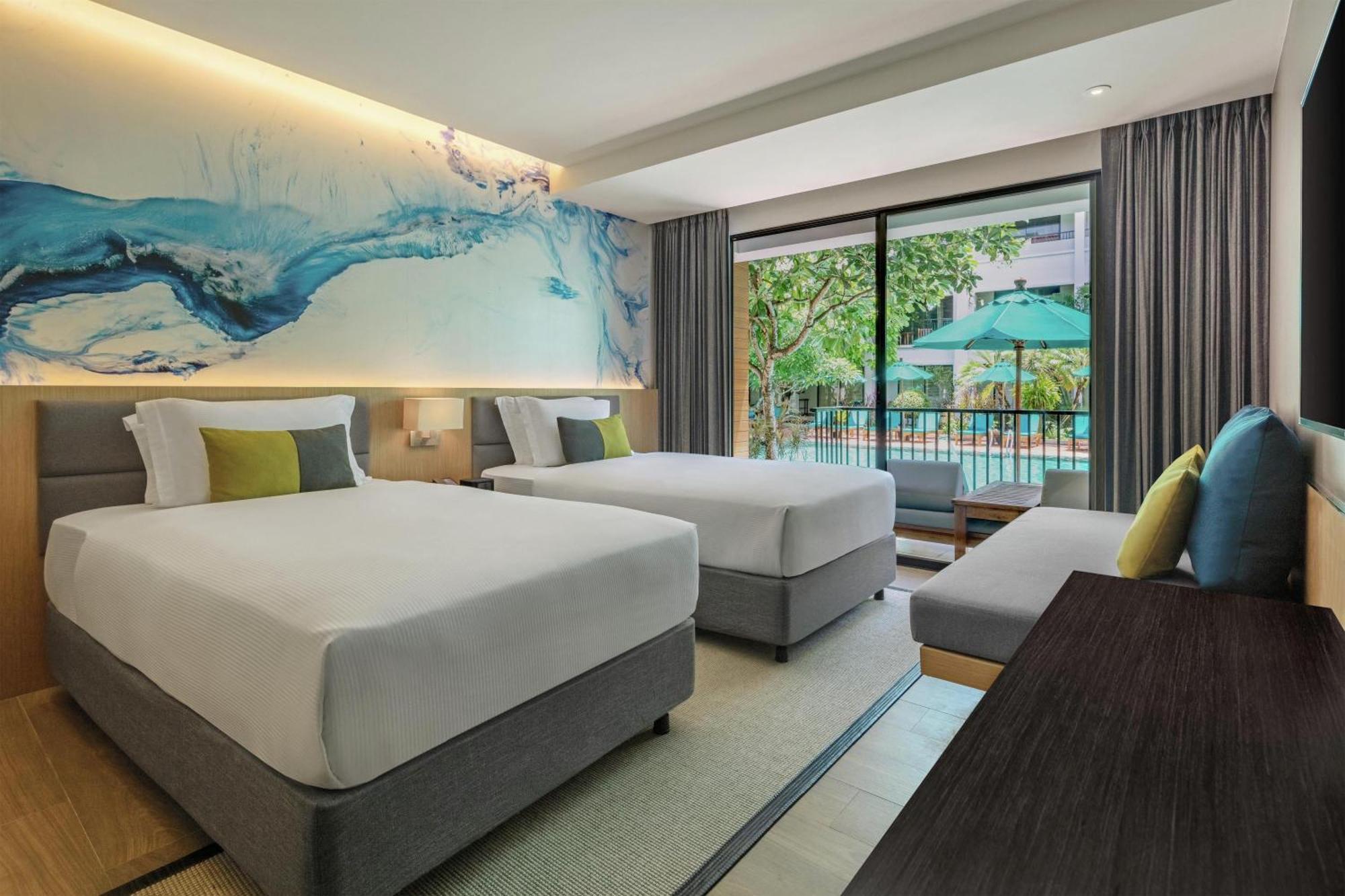 Deluxe Twin Room Pool Side