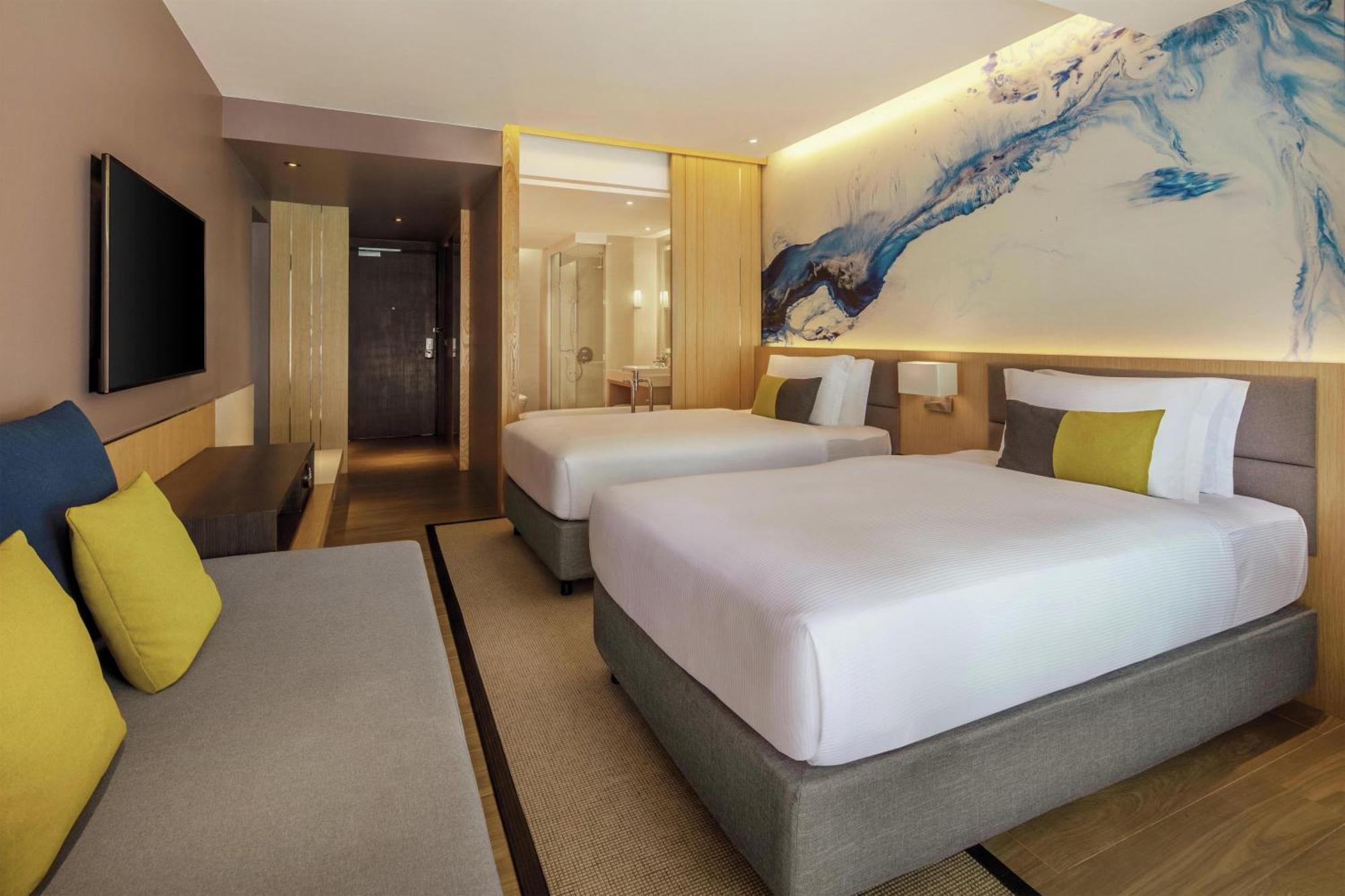 Deluxe Twin Room Pool Side