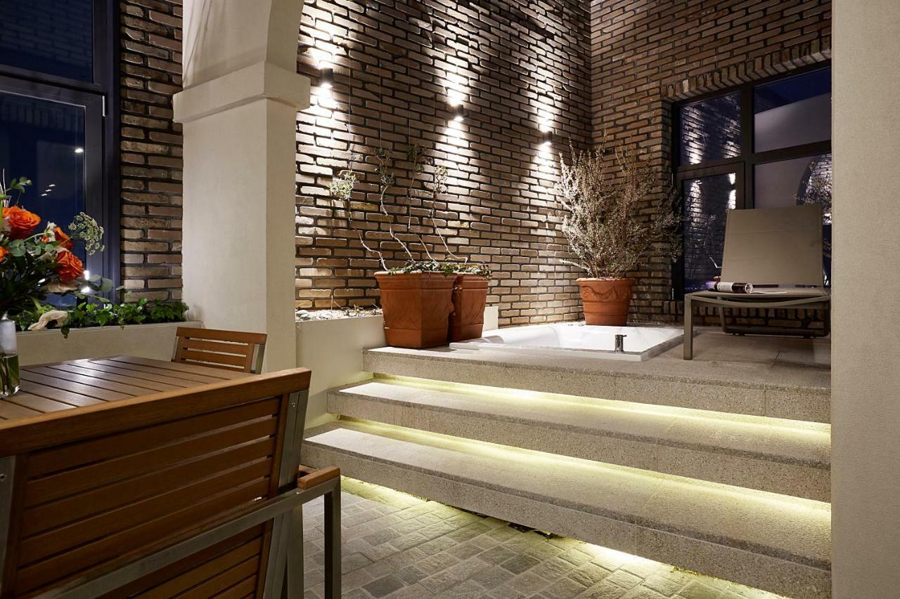 Pent House Outdoor bathtub is not available during the winterDec-Mar