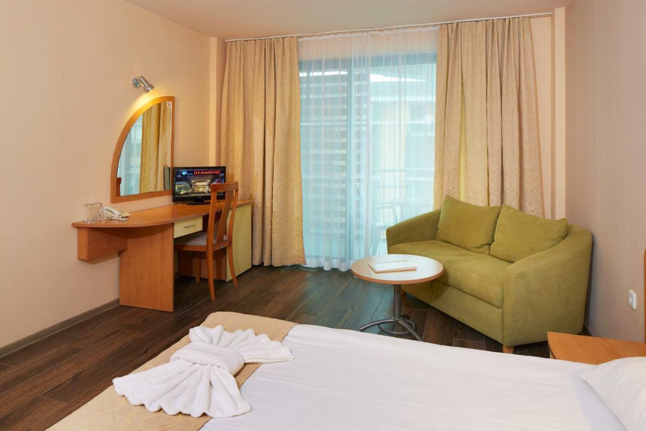 Studio with Balcony (2 Adults + 2 Children),1438020898:JPEG