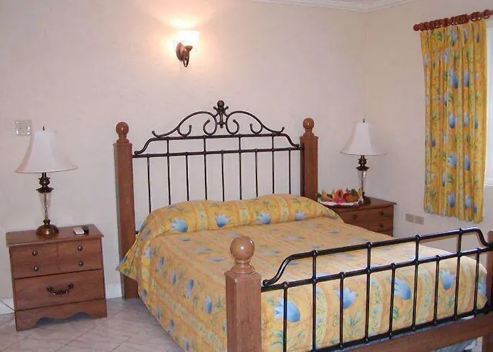 Hotel near College: Bar-B-Barn Beach Hotel