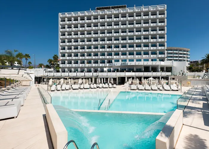 Hotel mit Pool: Hotel Caserio