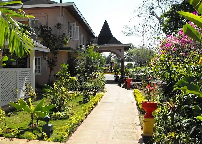 Hotel near College: Bar-B-Barn Beach Hotel