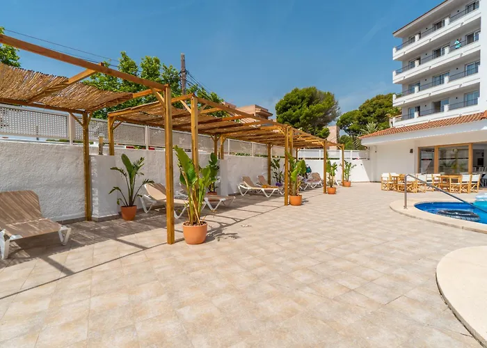 Hotel con piscina: Hostal Alzina