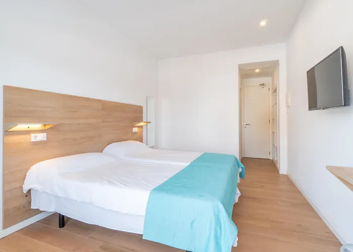 Hotel con piscina: Hostal Alzina